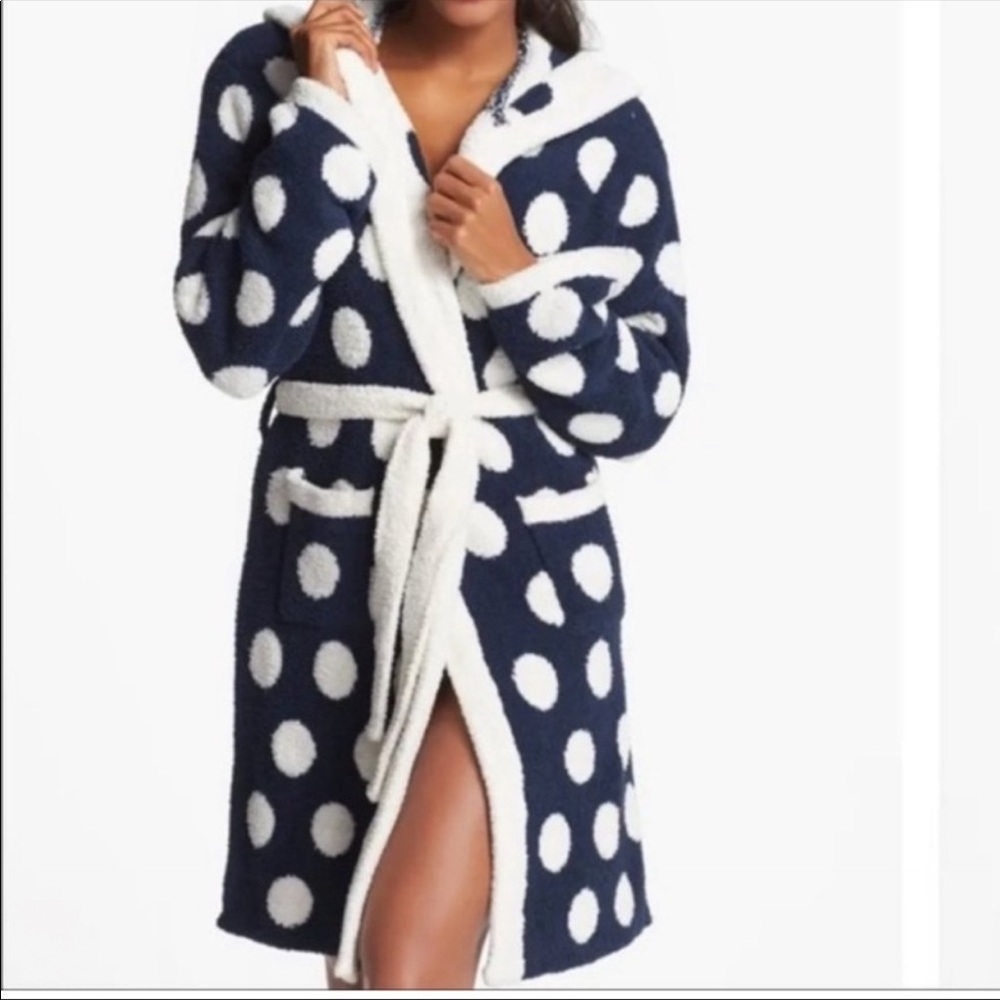 Barefoot Dreams- Polka Dot Short Hooded Robe - Picture 16 of 16